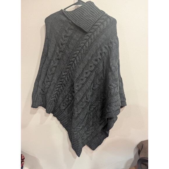 Women's grey Pancho style sweater w/button collar by Anna & Ava one size NWT - Picture 4 of 7